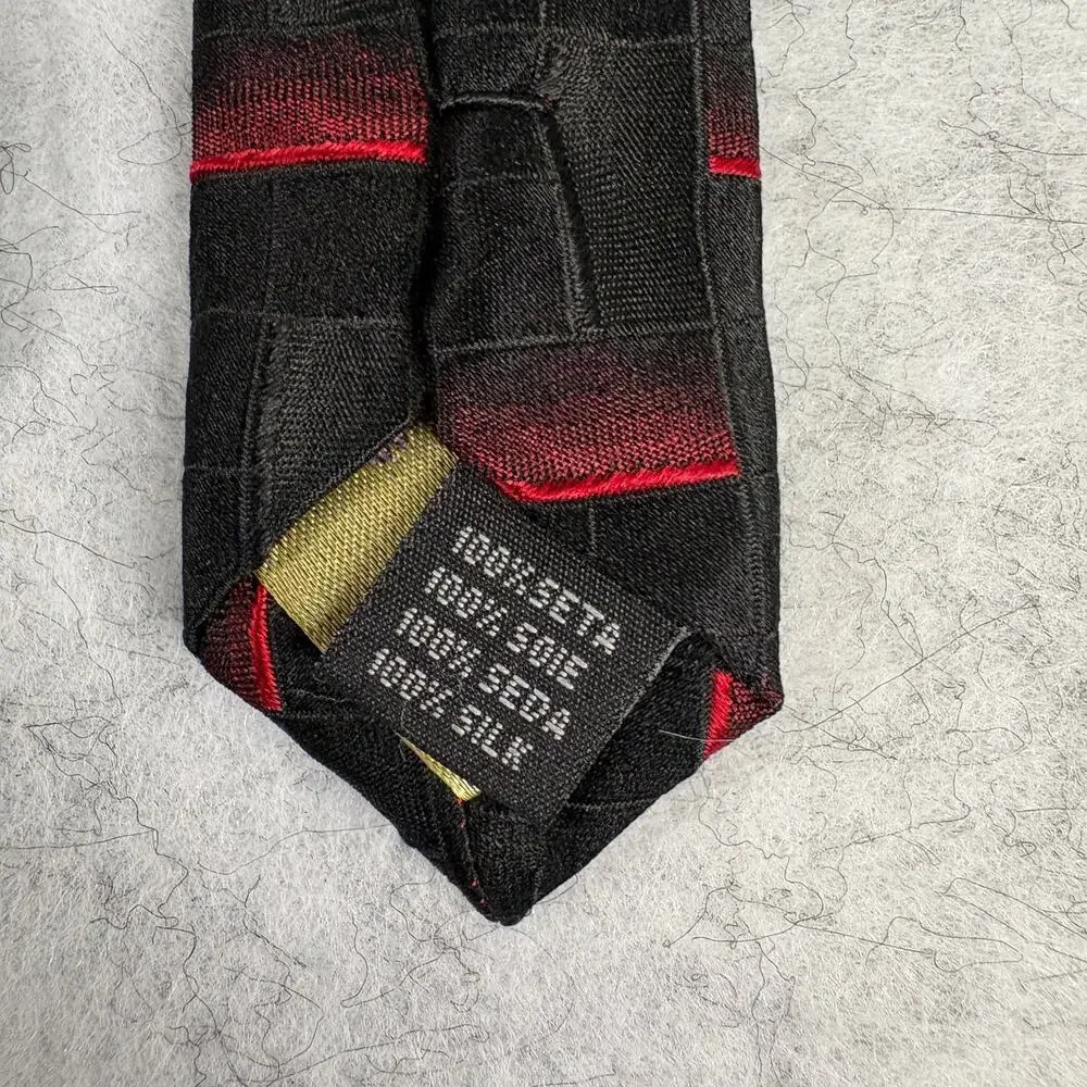 Roberto Villini Couture Mens Tie Black Red Ombre Geometric 100% Silk Italy 58x4